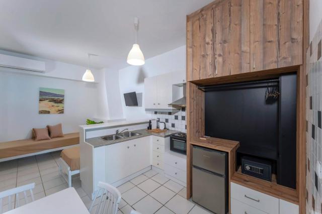 Junior Suite 1 Bedroom & living Room Sea View 2-4 Pax A/C