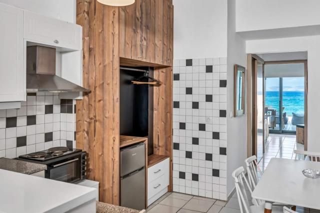 Junior Suite 1 Bedroom & living Room Sea View 2-4 Pax A/C