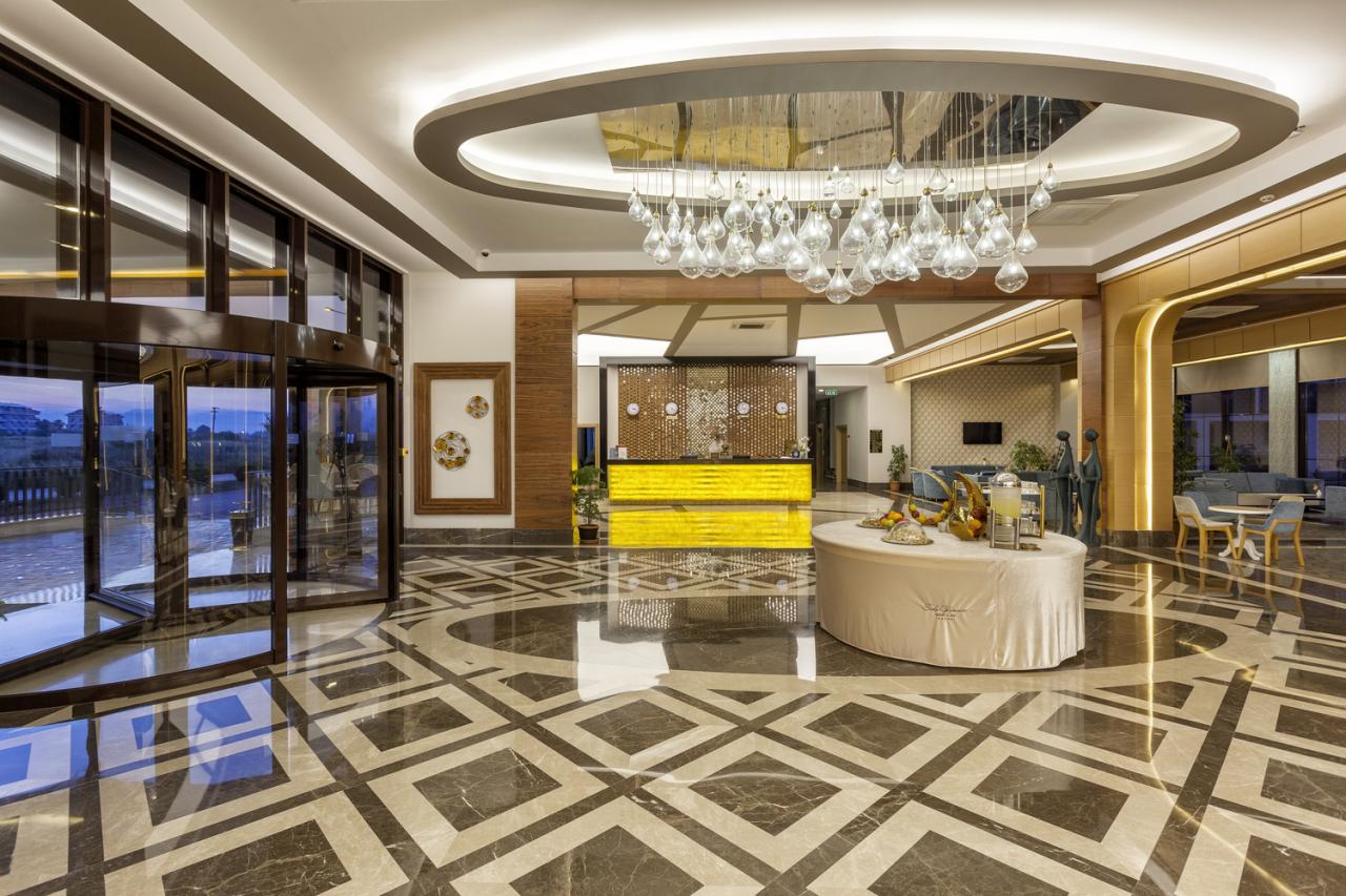 Glamour Resort & Spa