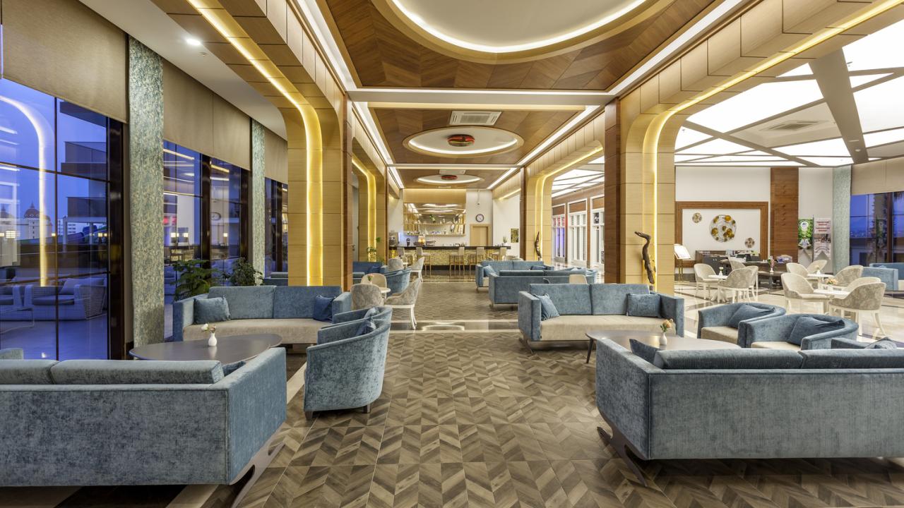 Glamour Resort & Spa