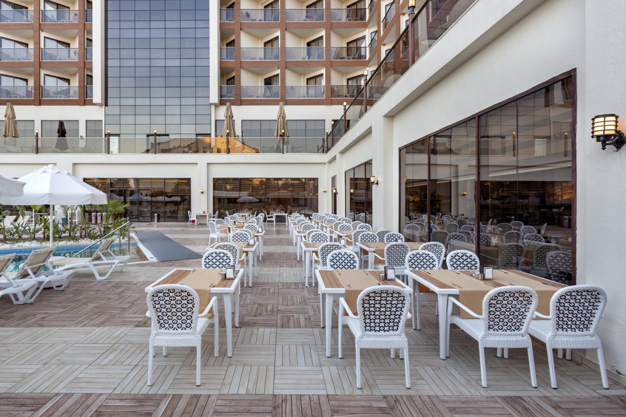 Glamour Resort & Spa