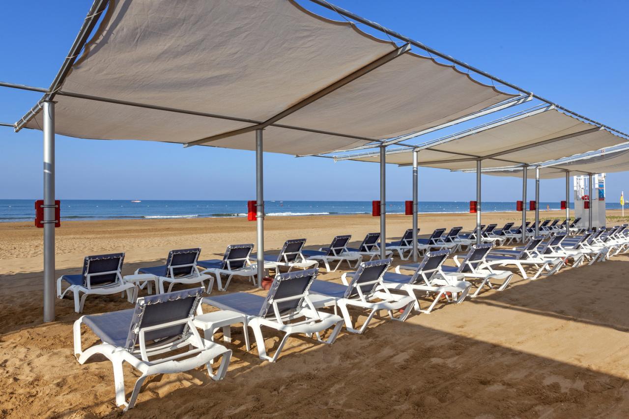 Glamour Resort & Spa