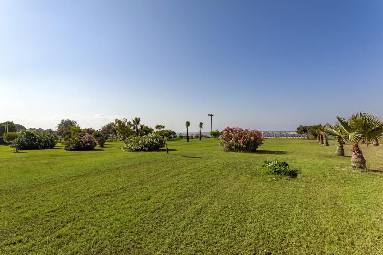 Glamour Resort & Spa