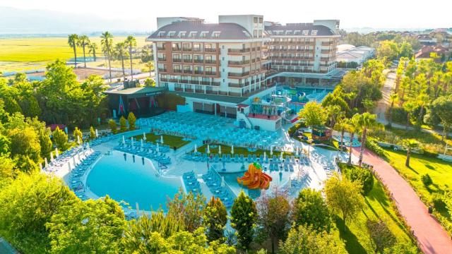 Glamour Resort