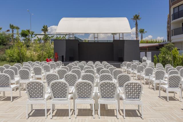 Glamour Resort