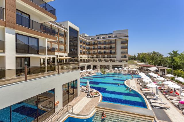 Glamour Resort