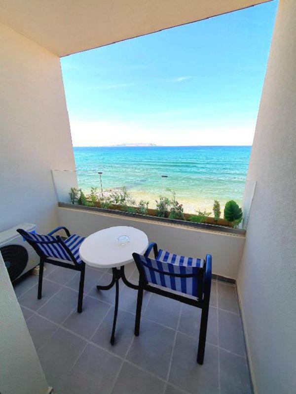 Family 1 Bedroom & living room Sea view