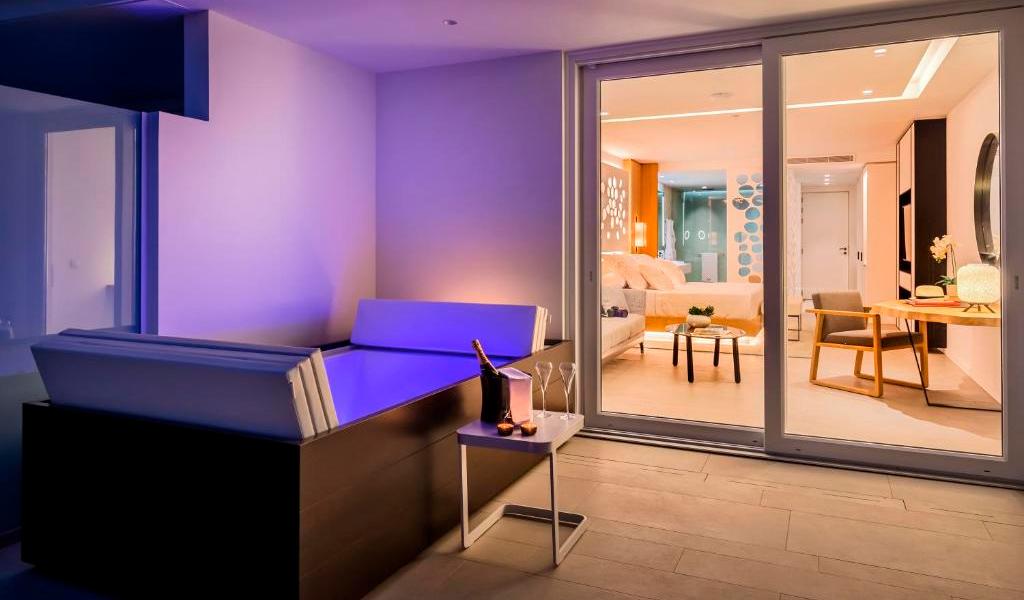 Suite with Hydromassage Bath, Junior, Terrace