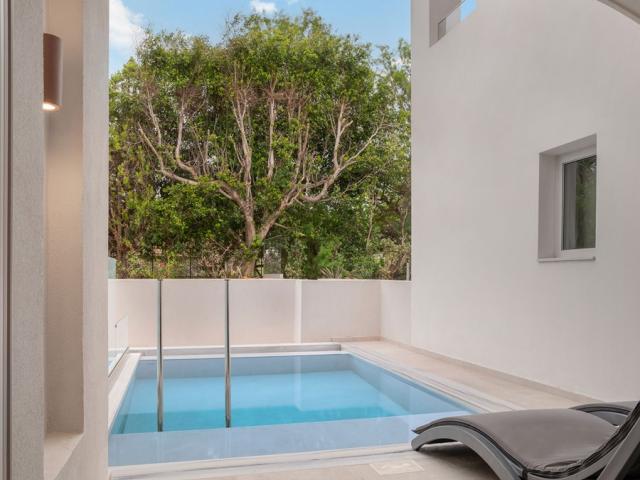 Superior Double Private Pool