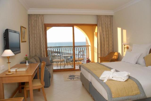 Family Room City & Side Sea View