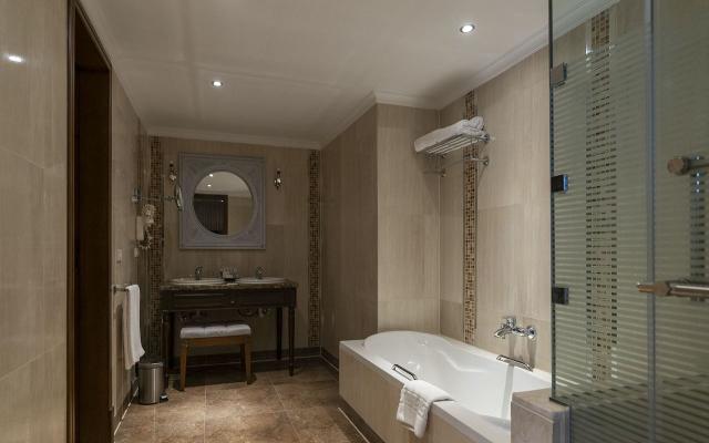 Jacuzzi Suite