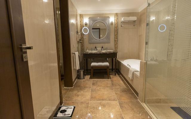 Pool Suite