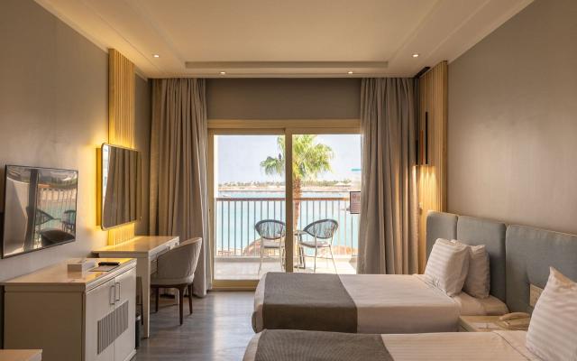 Crystal Jacuzzi Suite