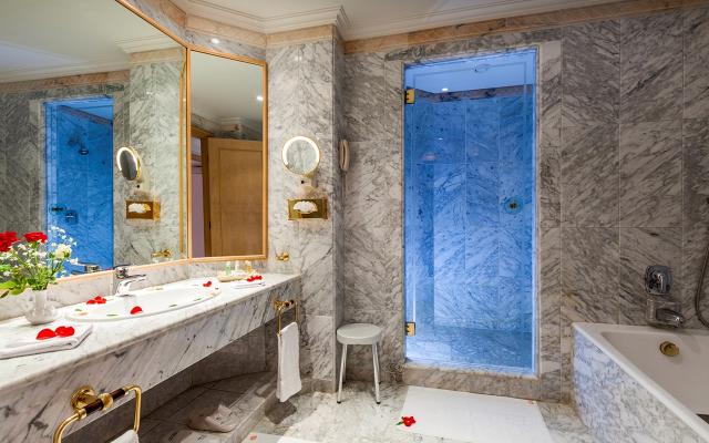 Suite Junior Sea & Pool View