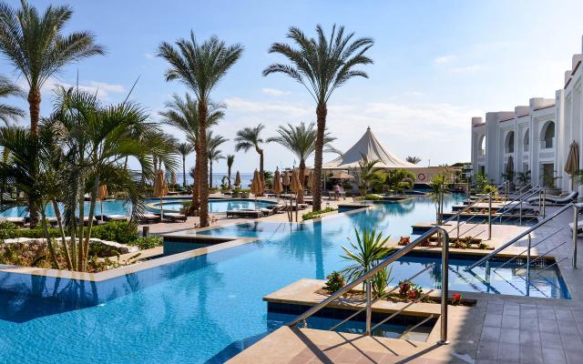 Deluxe Swim Up