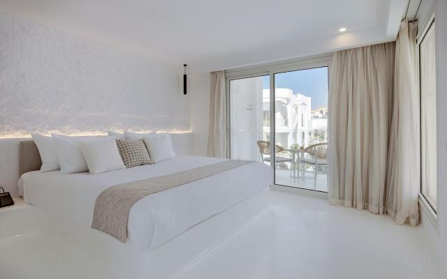 The Party Never Ends Jacuzzi Suite