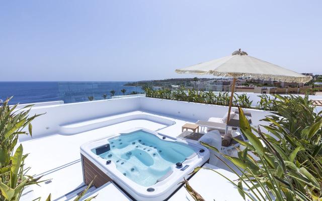 The Party Never Ends Jacuzzi Suite