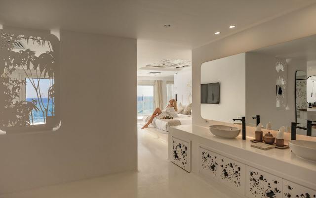 Hall of Fame Jacuzzi Suite