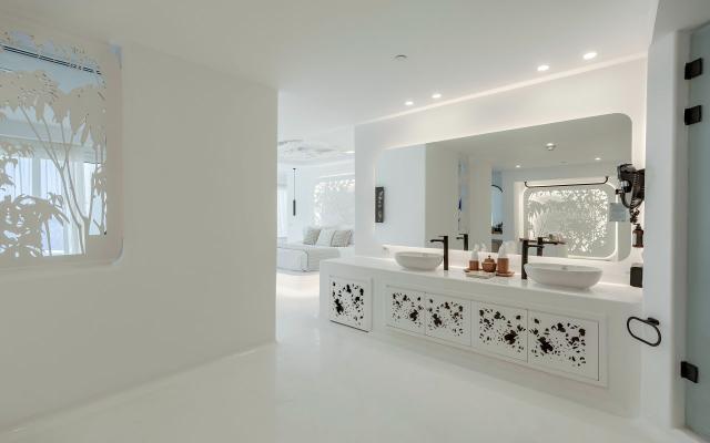 Hall of Fame Pool Suite