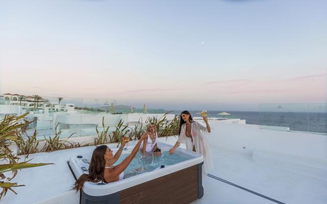 The Party Never Ends Jacuzzi Suite