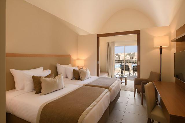 Family Deluxe Pool View Room  