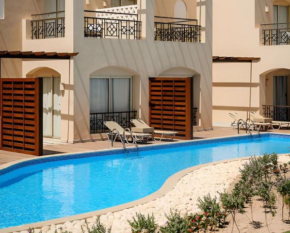 Swim Up Room