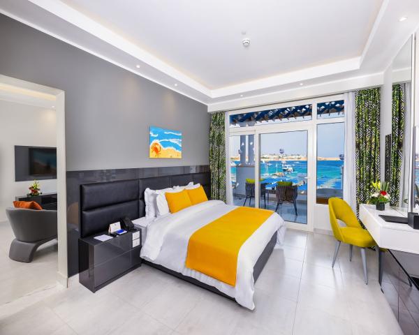 Junior Suite Beach Front Room (Junior Suite Jacuzzi)
