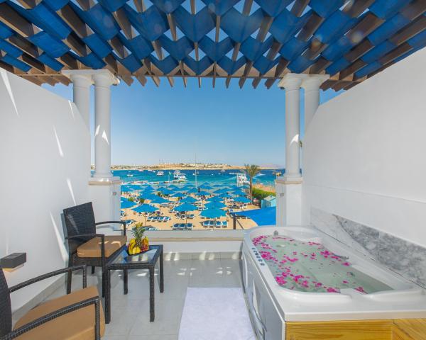 Deluxe Jacuzzi Beach Front Room