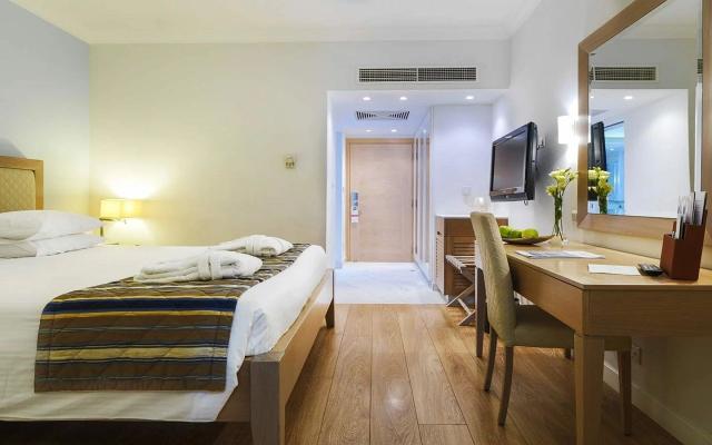 Family Junior Suite Inland View