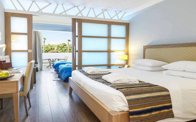 Family Junior Suite Inland View