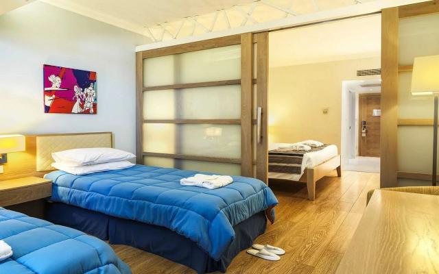 Family Junior Suite Inland View