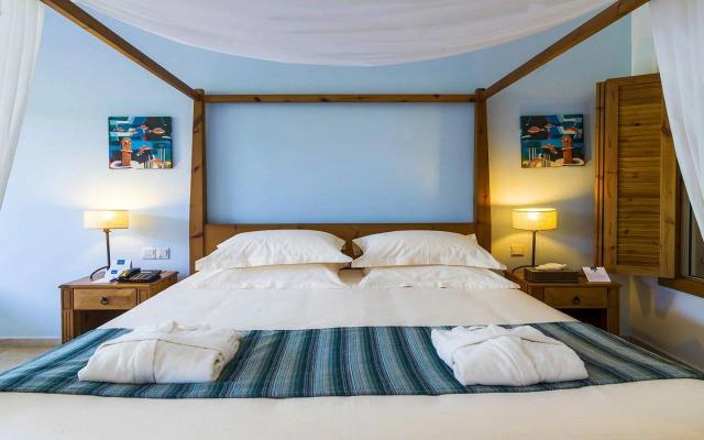 Fishermans Junior Suite Sea and Pool View
