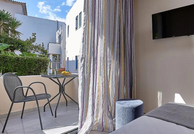 Deluxe Room Land View