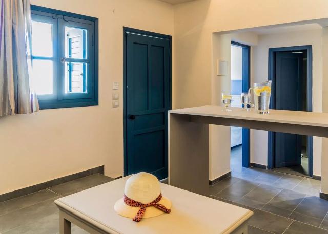 One Bedroom Suite Land View