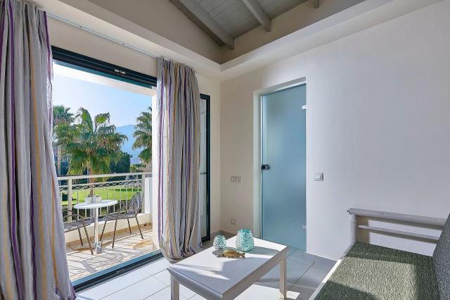 One Bedroom Suite Land View