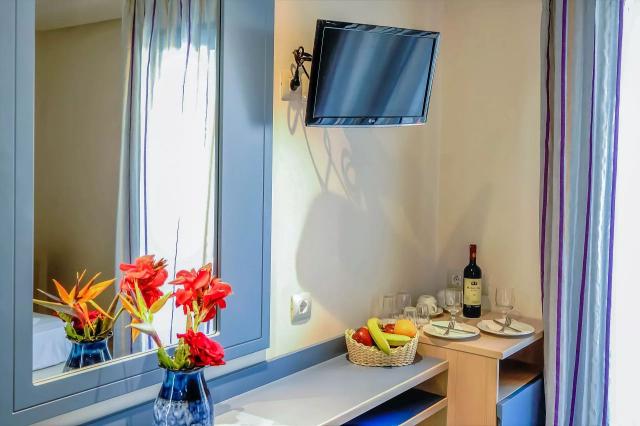 One Bedroom Suite Sea View