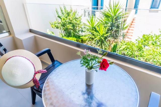 One Bedroom Suite Open Air Jacuzzi Sea View