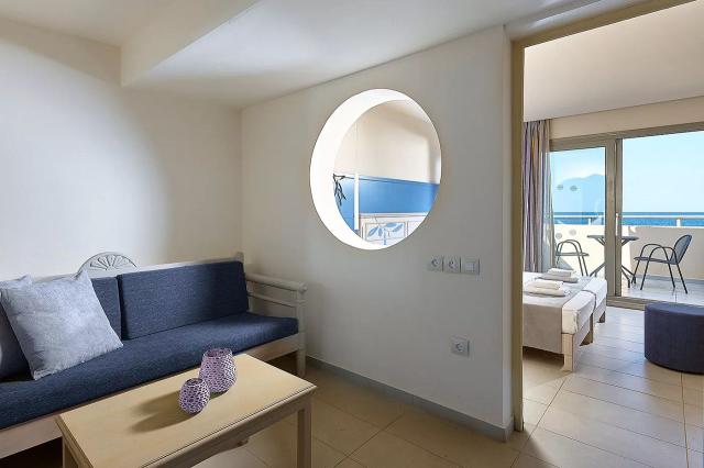 One Bedroom Suite Open Air Jacuzzi Sea View