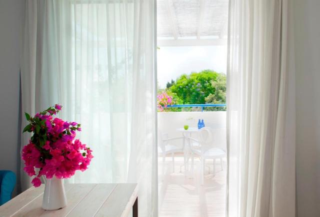 Superior Studio Apartment Inland View