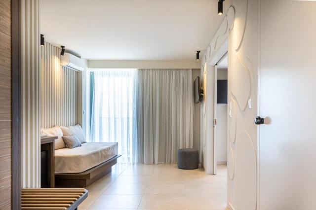1-Bedroom Superior Suite Sea View