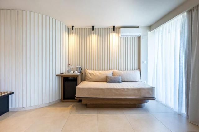 1-Bedroom Superior Suite Sea View