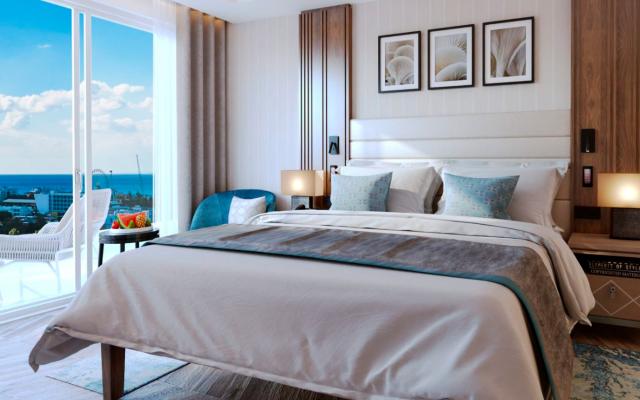 Junior Suite Pool and Garden View