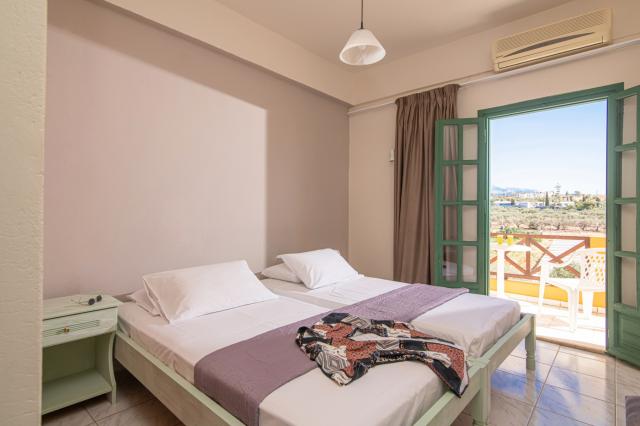 Apartment 1-Bedroom Triple