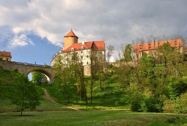Hrady a zámky strednej Moravy