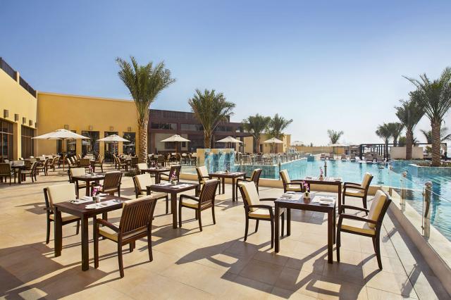 Reštaurácia pri The Bay Club - Doubletree by Hilton Marjan Isla