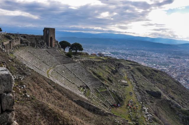 Antické divadlo postavené vo svahu. Pergamon.