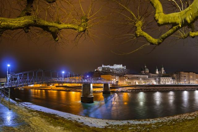 Salzburg a čerti - most nad riekou