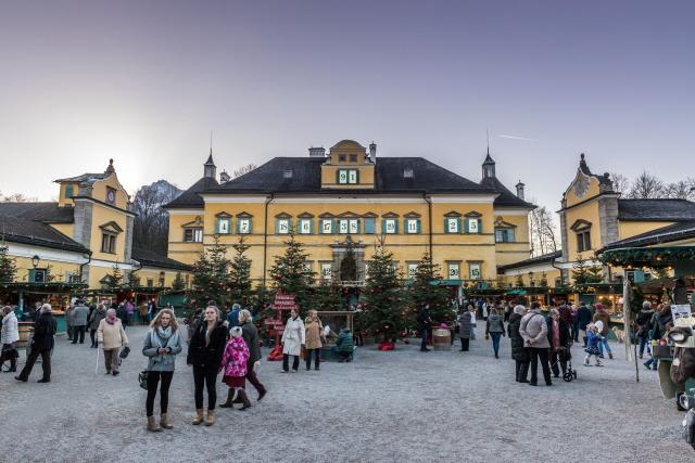 Salzburg - Čertovská družina v soľnej komore - trhy