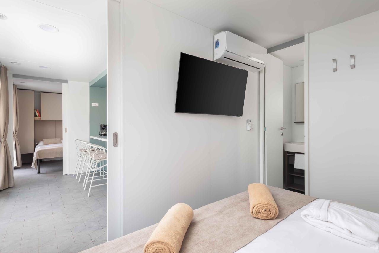 Luxury mobilný domček s bazénom