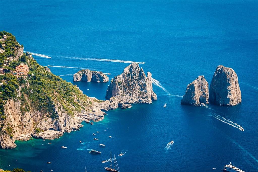 Neapolsky Zaliv Mezi Vesuvem A Ostrovem Capri Italie Capri 1 Cestovni